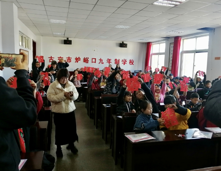太原古交市梭峪乡：学剪纸  品非遗  承传统
