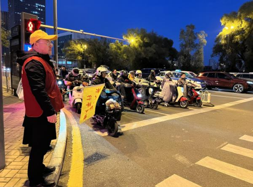 太原万柏林区下元街道：站好交通志愿岗，营造文明新风尚