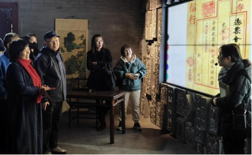 太原晋祠路社区开展“品鉴山西历史  弘扬爱国精神”企退活动