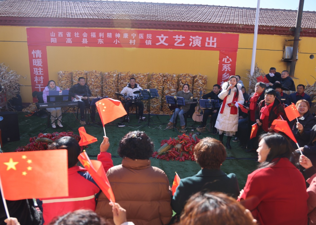山西省民政厅组织相关人员赴阳大同高县东小村作慰问演出