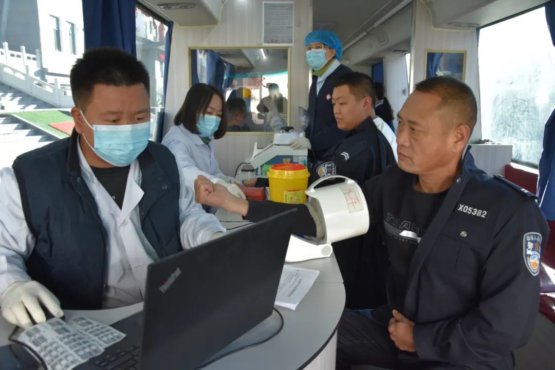 长治黎城县公安局组织开展无偿献血活动