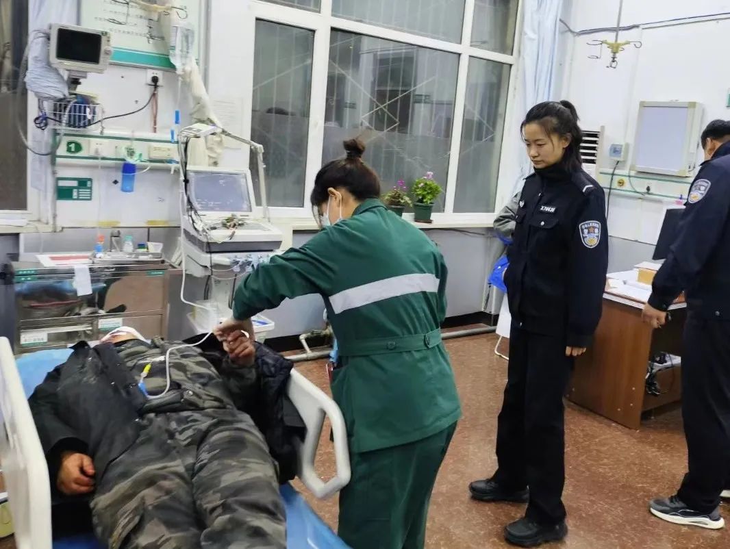 【暖心警事】谨防“沉醉不知归路”！民警冬夜暖心救助醉酒男子