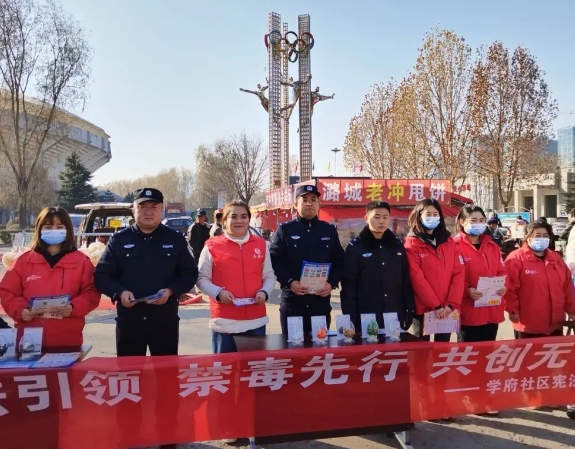 长治潞城公安分局开展“宪法引领、禁毒宣传、共创无毒家园”宣传活动