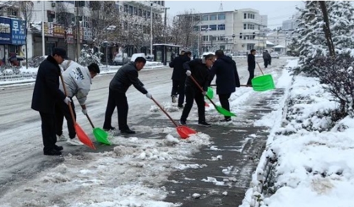 雪后显文明  除雪我先行——长治沁县人民检察院积极开展扫雪除冰行动