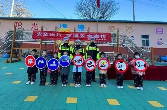 临汾公安交警走进辖区学校开展冬季交通安全宣传活动