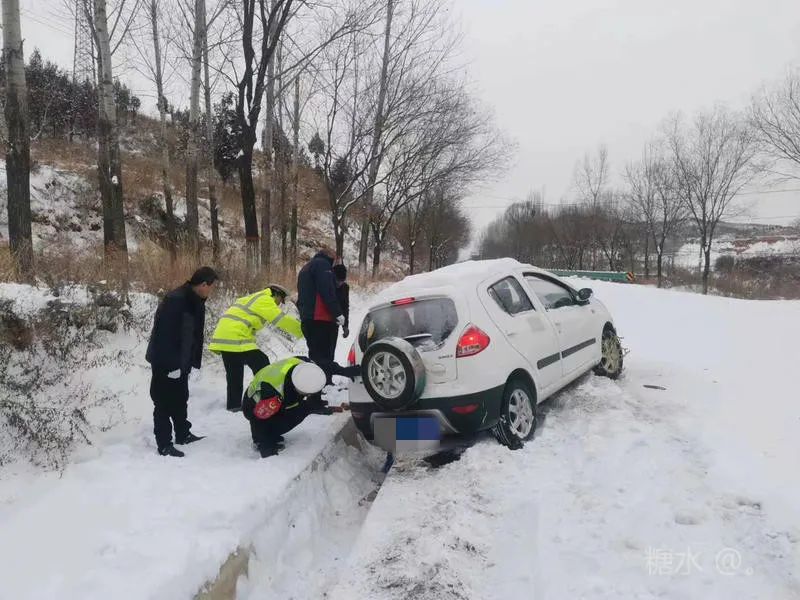 长治：天虽冷，有“警”有爱有温暖