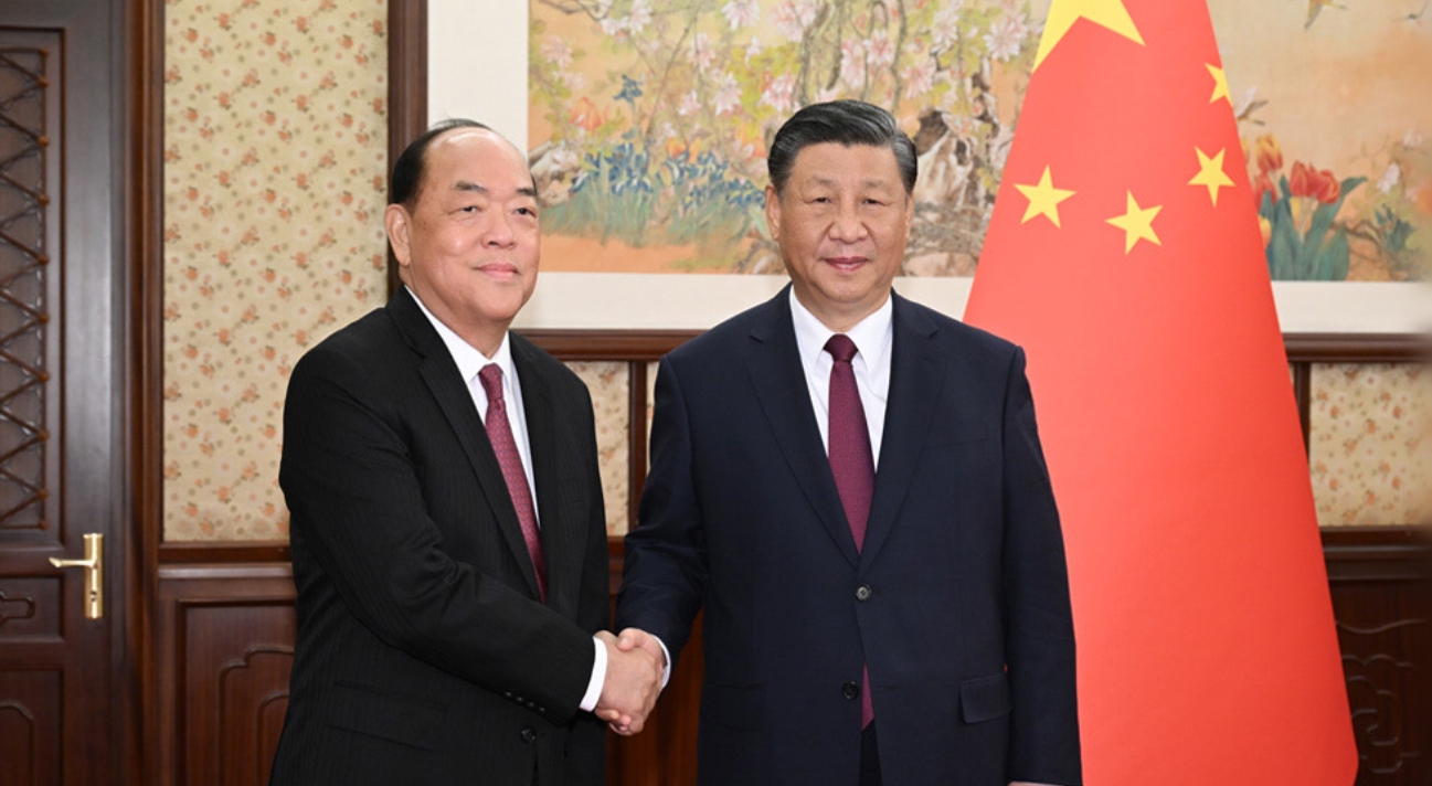 习近平听取贺一诚述职报告