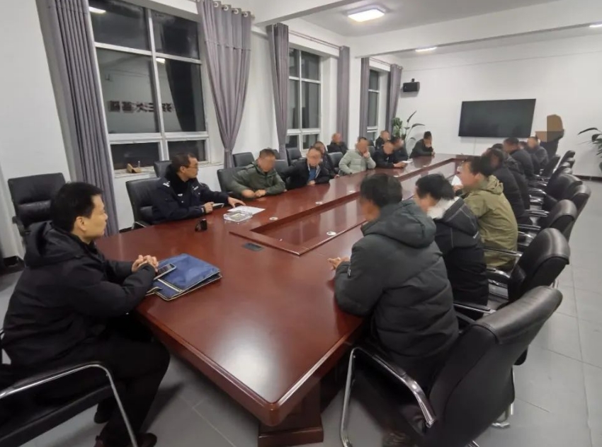 长治平顺：劳资纠纷引矛盾  民警解决烦“薪”事