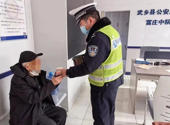2023年长治交警温暖瞬间，哪一幕戳中了你？