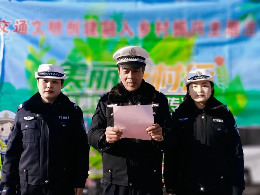 临汾市公安局交警支队走进汾西县太阳山村、师家沟村开展交通文明创建融入乡村振兴文化