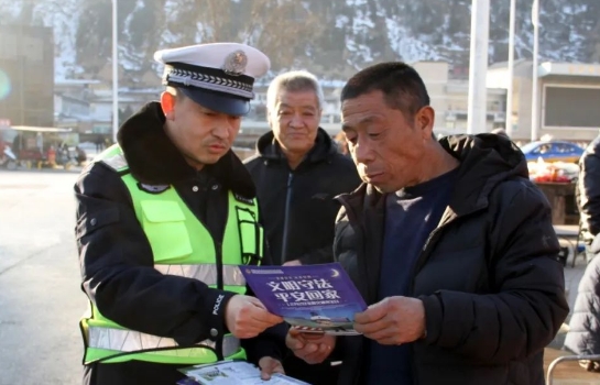临汾公安交警走进辖区街头巷尾说交通，平安出行“警”相随