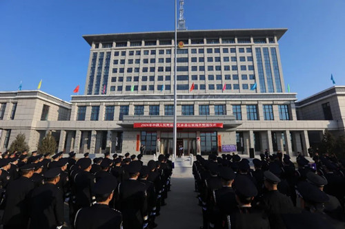 看，我们的警察节这么过～