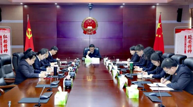 长治市检察院党组书记、检察长李峰以普通党员的身份参加第一检察部党支部组织生活会