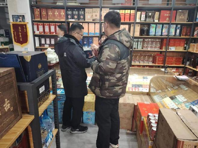 太原万柏林区市场监督管理局开展酒类市场突击检查