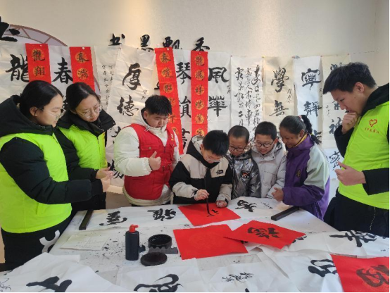 太原万柏林区小井峪街道：多彩寒假情暖新春 “龙”重登场缤纷冬日