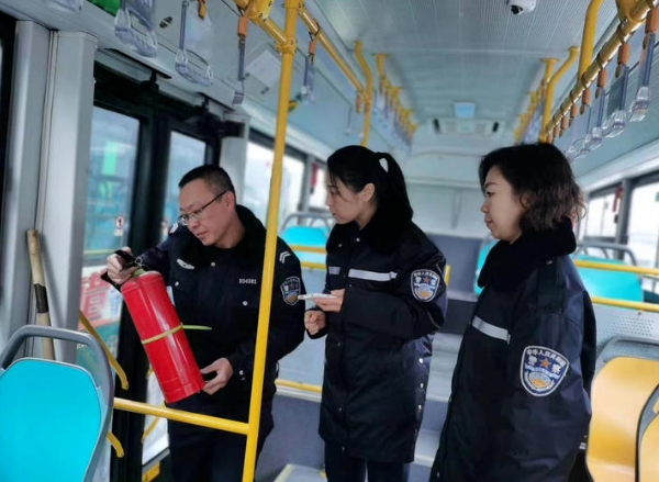 长治壶关交警走进企业开展春运前期“四个一”交通安全大检查