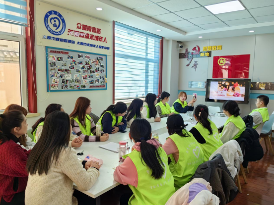 太原万柏林区兴华街道开展“与你‘香’遇，DIY香薰蜡烛”活动