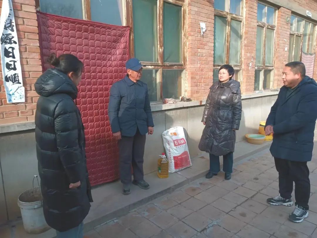 长治沁县人民检察院开展“办实事、送温暖、献爱心”活动