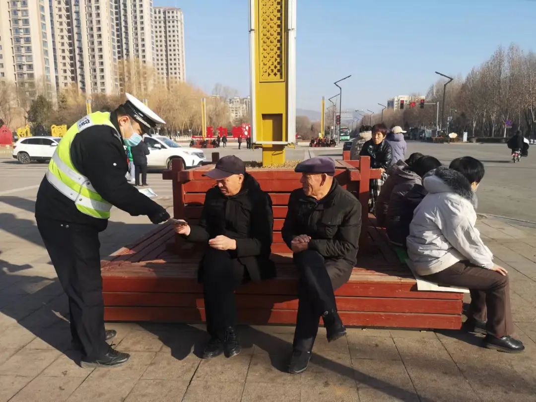 长治潞城公安：交通宣传暖民心  共建春运平安路