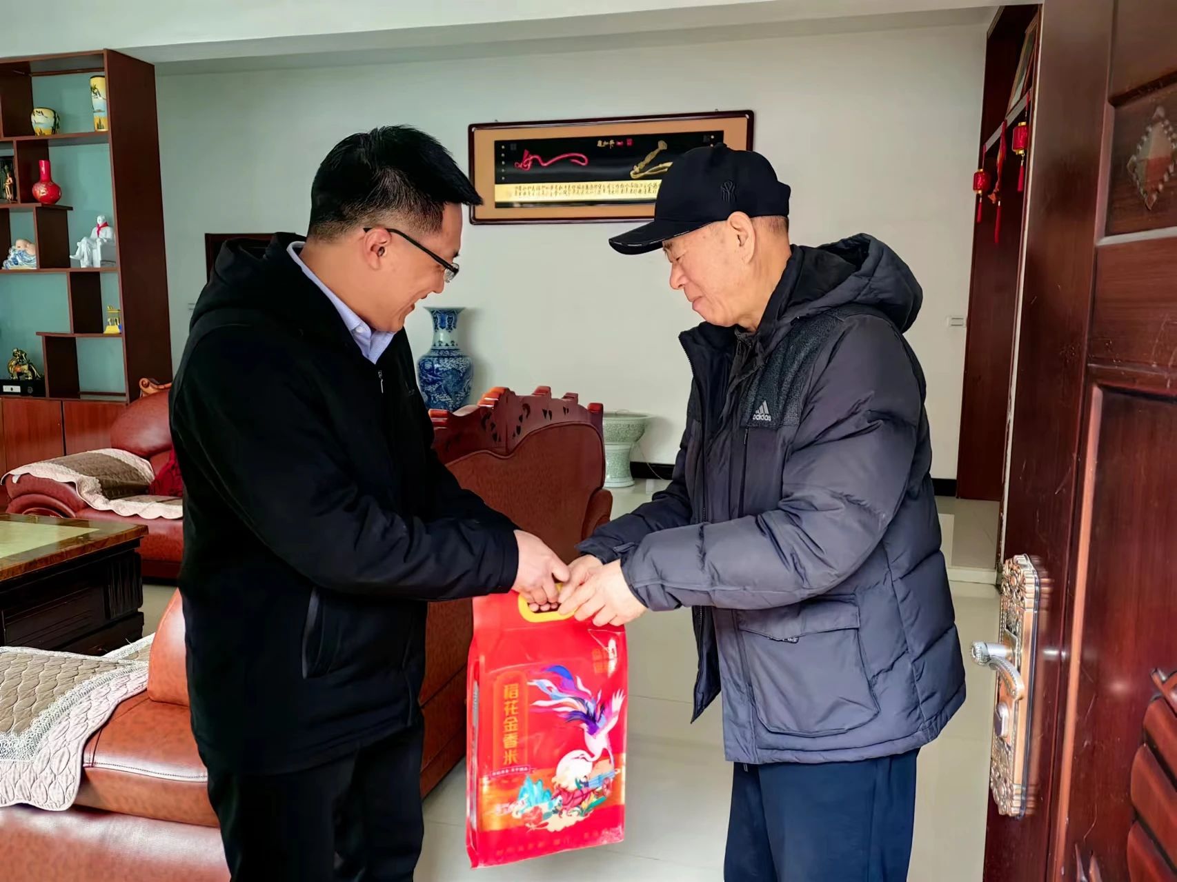 长治襄垣县人民检察院：走访慰问送温暖  组织关怀暖人