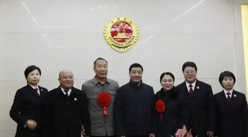 长治潞城区人民检察院举行干警荣退仪式