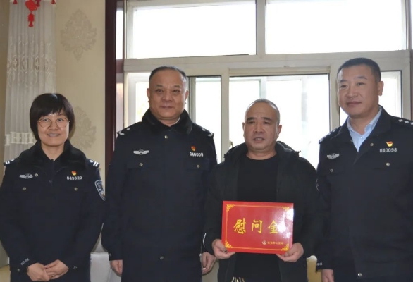 长治市公安局党委委员、副局长王宏斌春节前夕走访慰问壶关县公安局因公牺牲民警家属