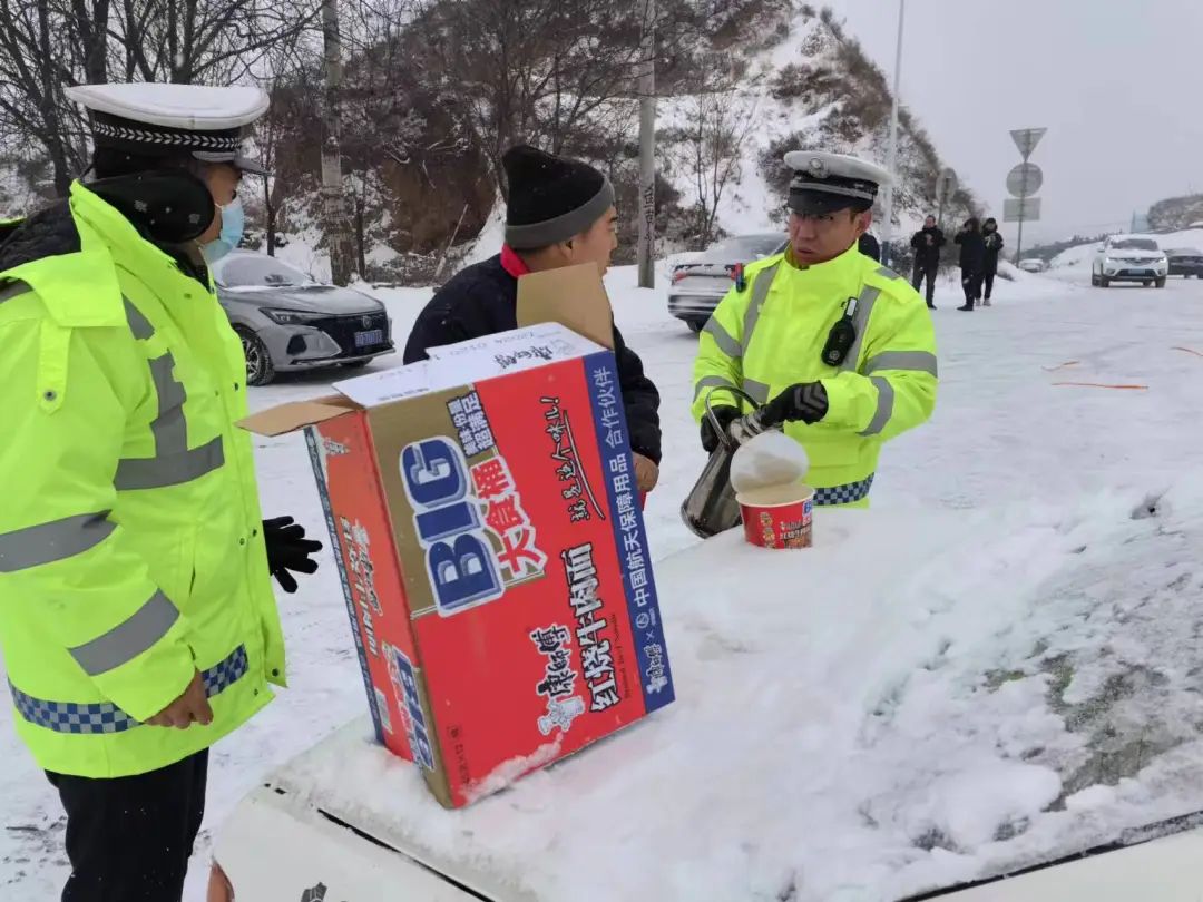 长治潞城：风雪中的守护  寒冬里的暖流