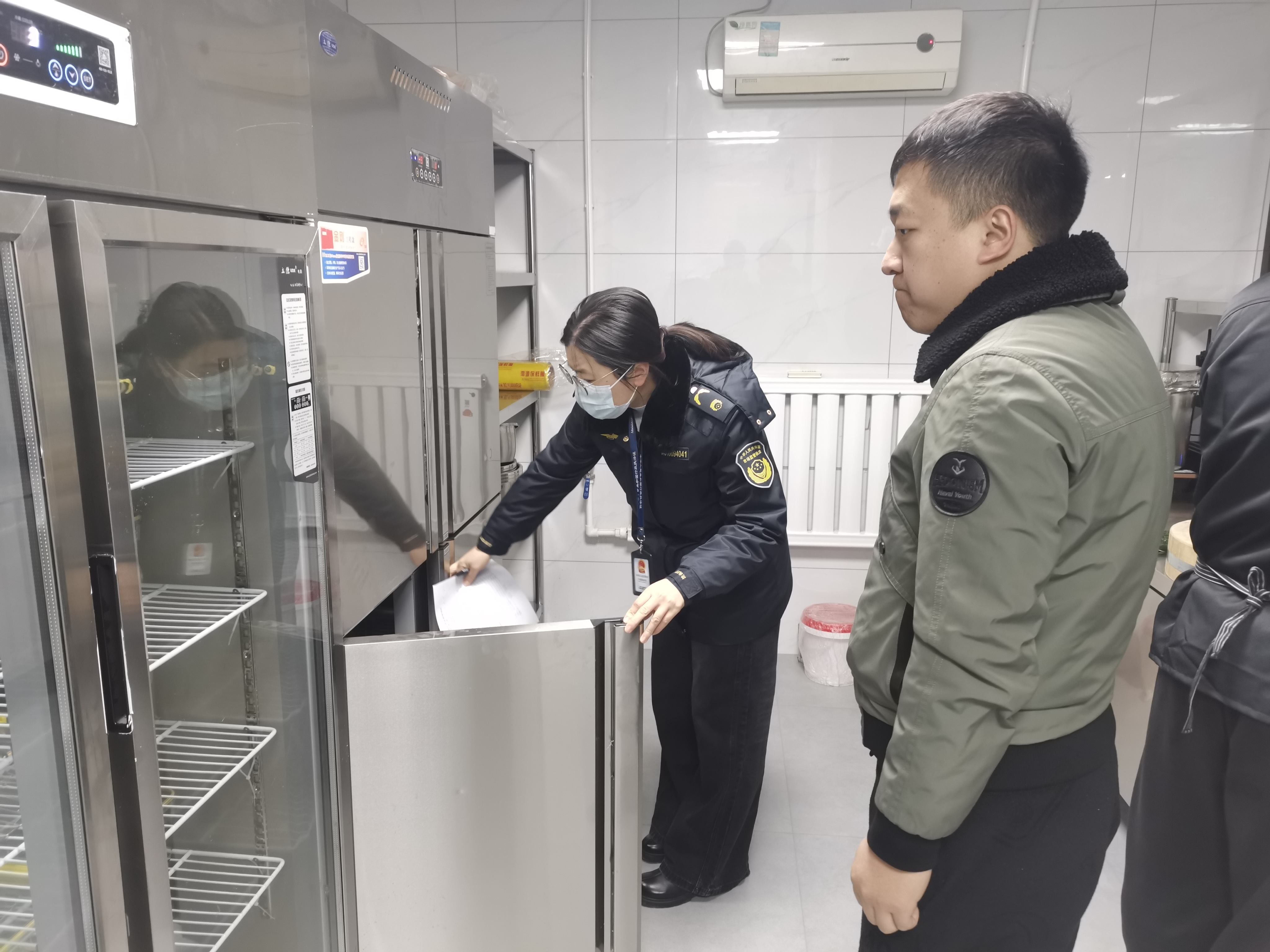 太原杏花岭区市监局开展节前“年夜饭”检查