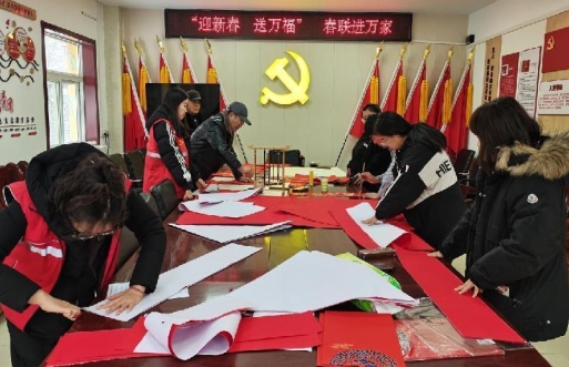 太原万柏林区西铭街道：迎新春  送万福  春联进万家