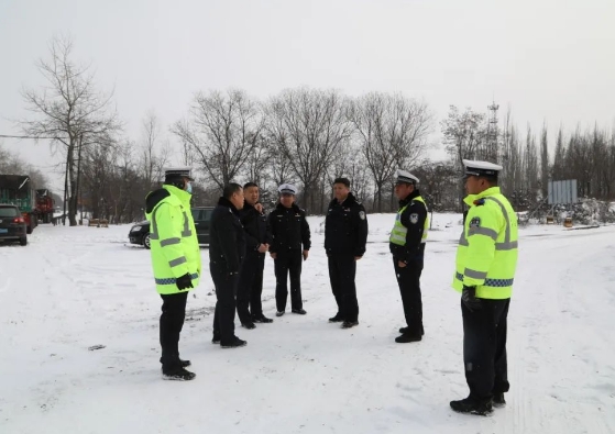 长治潞城区副区长、分局党委书记、局长刘喜乐督导检查春运和冰雪恶劣天气道路交通安全