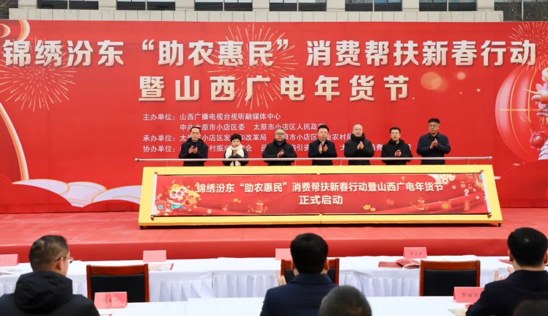 太原娄烦县公安局开展写春联送祝福活动