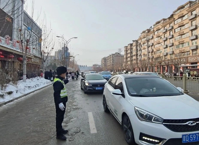 长治武乡：“荧光绿”守护百姓平安路