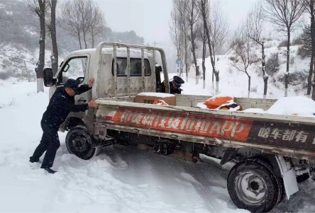 太原娄烦：浴“雪”奋战！大雪天里的暖心"警"事
