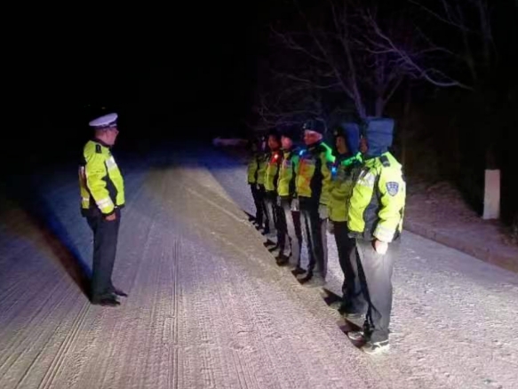 “我”在雪中坚守  只为护“你”平安——临汾公安交警冰雪路上护您安全出行!