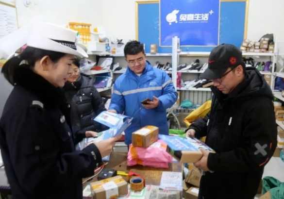 临汾公安交警走进辖区快递公司开展交通安全宣传活动
