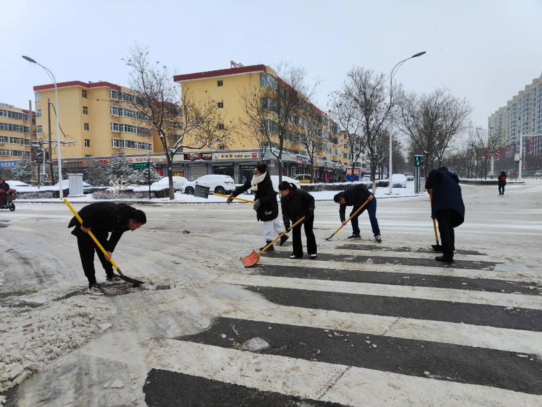 山西平遥县人民检察院：扫雪除冰保畅行  齐心协力显担当