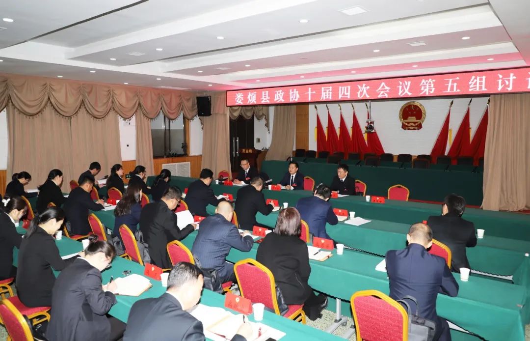 太原娄烦县委副书记、县长景博分别参加政协委员分组讨论和人大代表分团审议