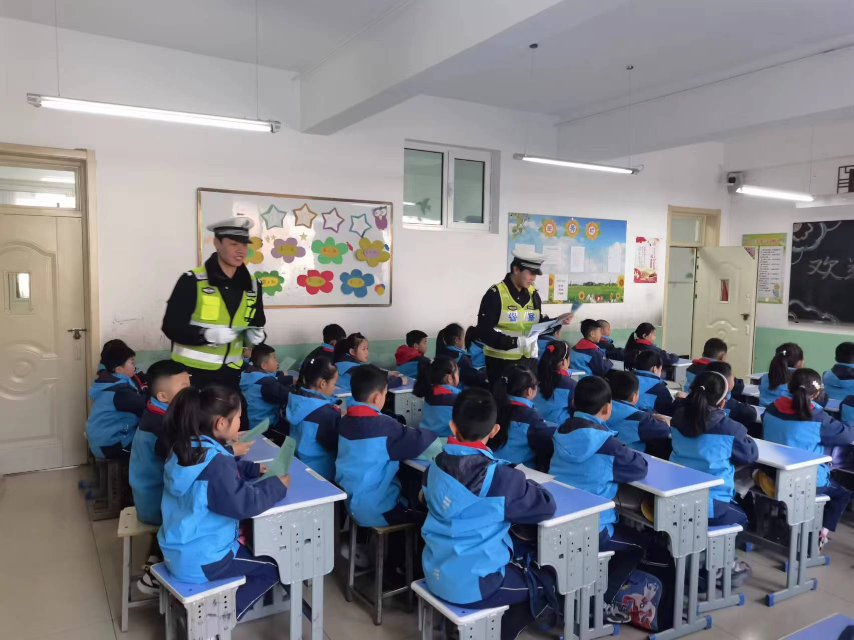 长治平顺：春季开学第一课  交警蜀黍进校园