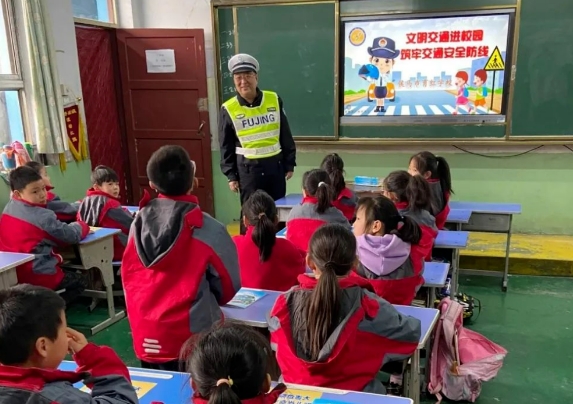 站好“护学岗”，上好“交通安全第一课”，临汾公安交警全力护航开学季