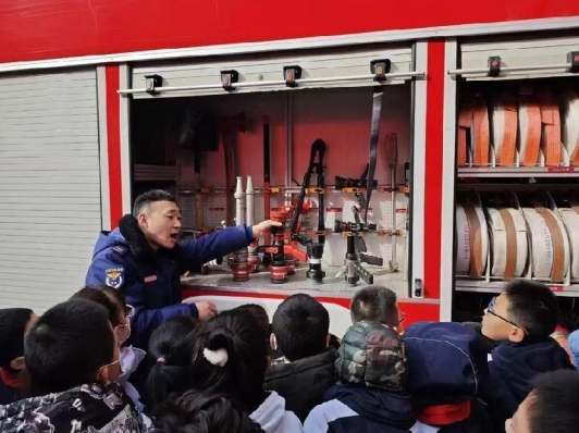 走进消防救援站  致敬蓝火焰——太原万柏林区公园路小学开展消防主题社会实践活动