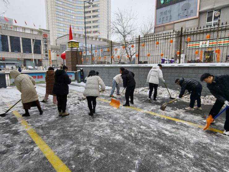 太原市政集团：党员先锋齐上阵  扫雪除冰暖人心