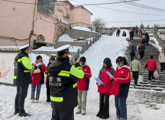 站好“护学岗”，上好“交通安全第一课”，临汾公安交警全力护航开学季