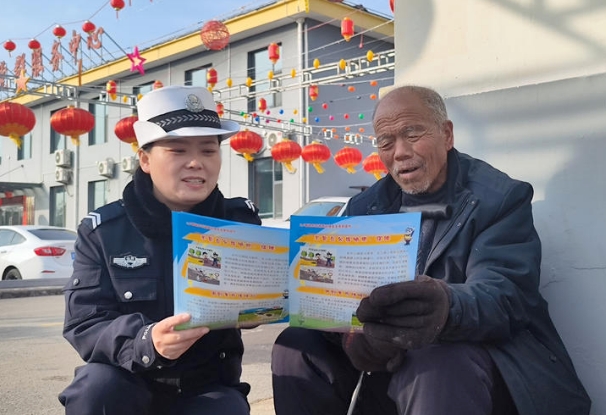 长治壶关交警：交通法规进乡村   把安全送到群众“家门口”