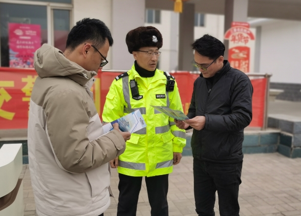 山西公安交警联合开展“传承雷锋精神  投身志愿服务”系列活动