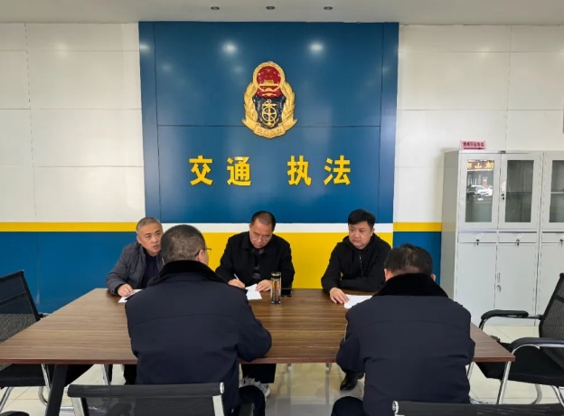 临汾公安交警走进辖区运输企业开展交通安全警示教育活动 守护安全“零距离”