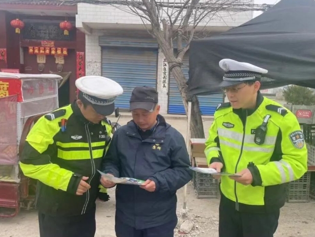 临汾公安交警走进辖区农村开展春季交通安全宣传教育活动