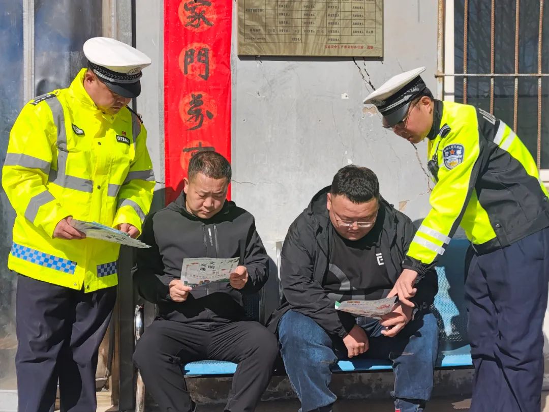 临汾公安交警走进辖区企业开展春季交通安全宣传教育活动