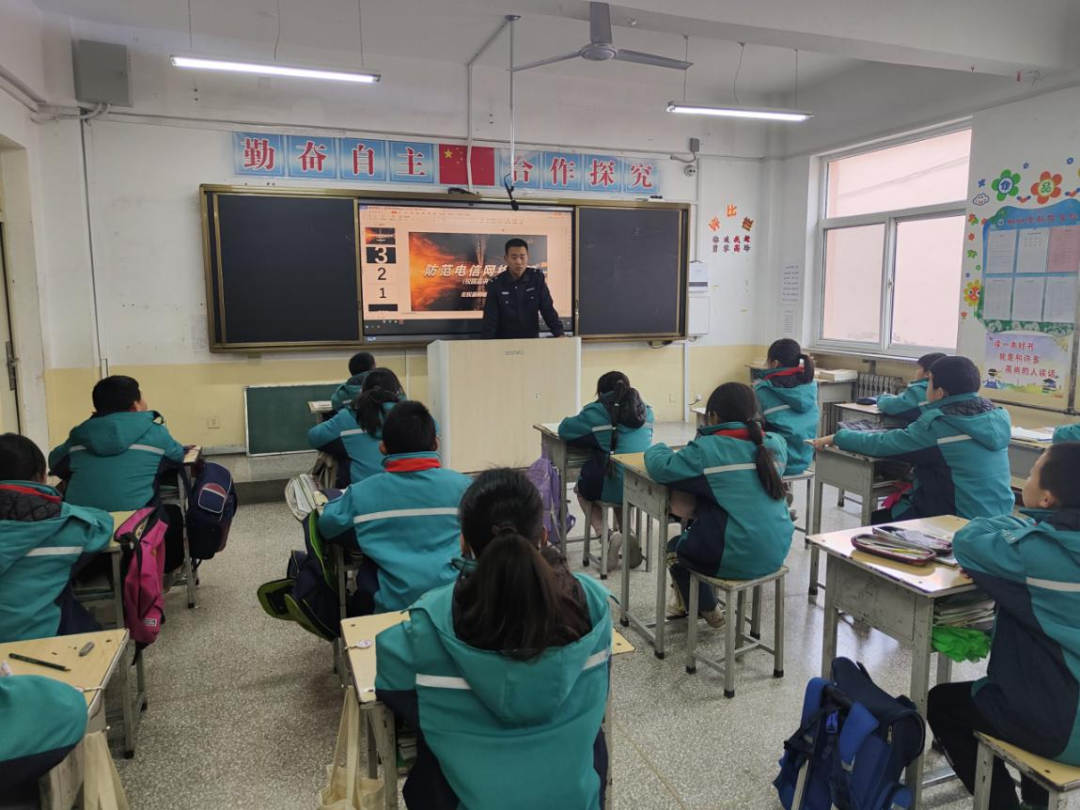 山西左权县公安局桐峪派出所开展“法治进校园”宣传教育活动