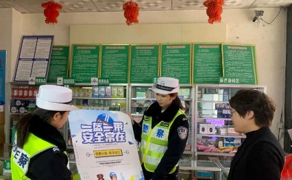 临汾公安交警走进辖区社区开展春季交通安全宣传教育活动