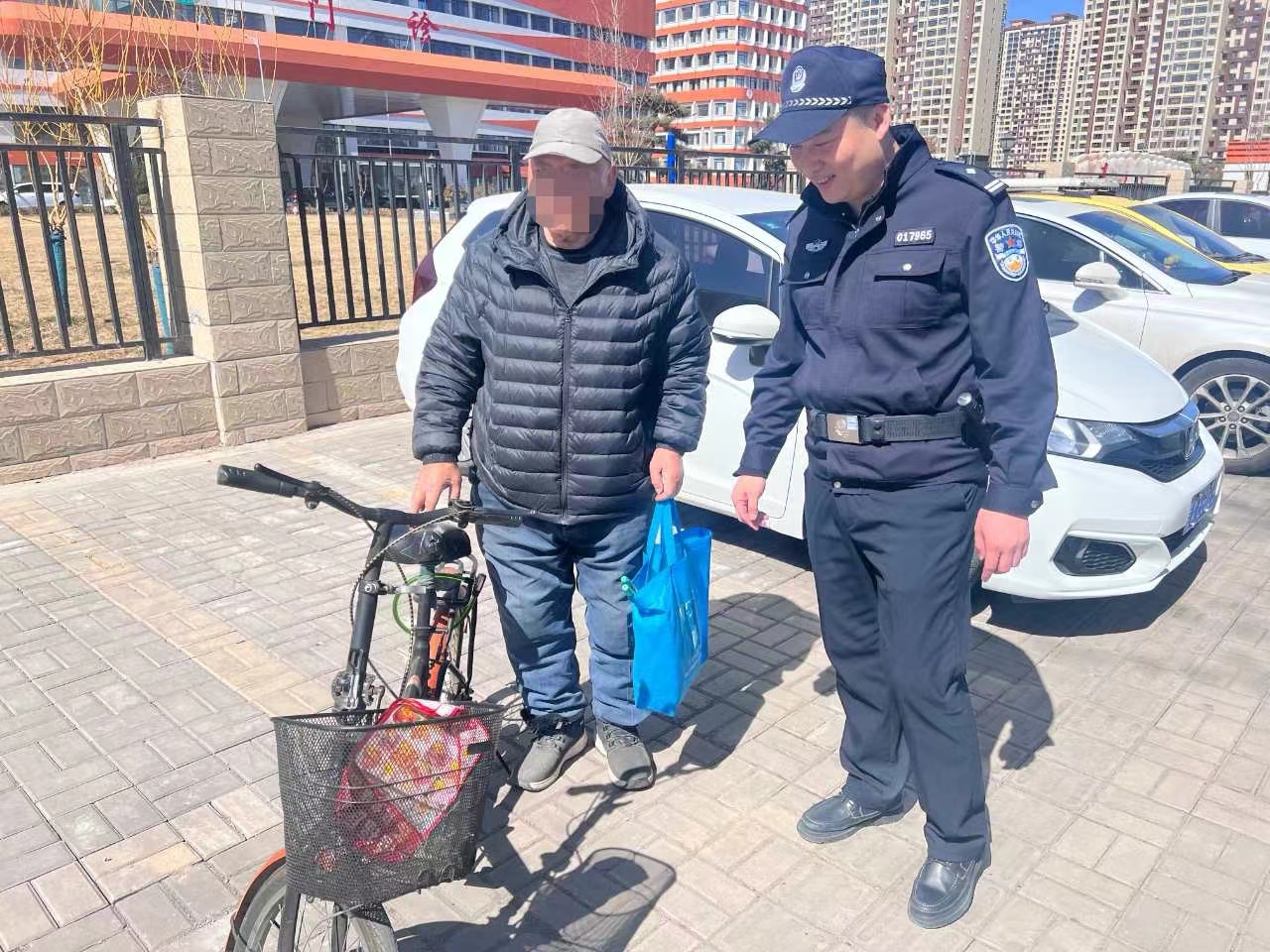 太原尖草坪区：老人“丢”自行车闹乌龙  细心民警帮找回